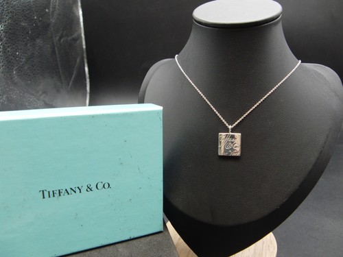 Tiffany notes square - &,